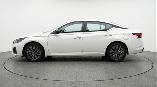 Glacier White 2025 Nissan Altima SV FWD