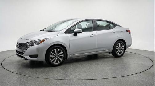 Brilliant Silver Metallic 2025 Nissan Versa 1.6 SV