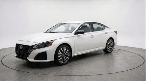 Glacier White 2025 Nissan Altima SV FWD