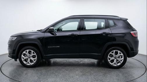 Diamond Black Crystal Pearlcoat 2025 Jeep Compass Latitude