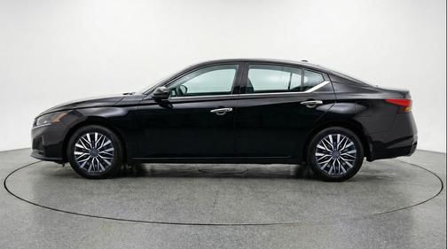 Super Black 2025 Nissan Altima SV FWD