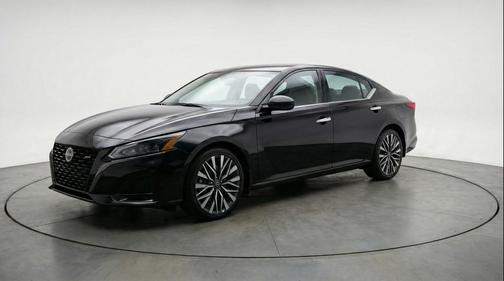 Super Black 2025 Nissan Altima SV FWD