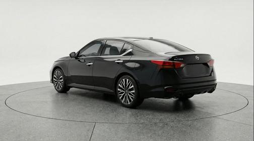 Super Black 2025 Nissan Altima SV FWD