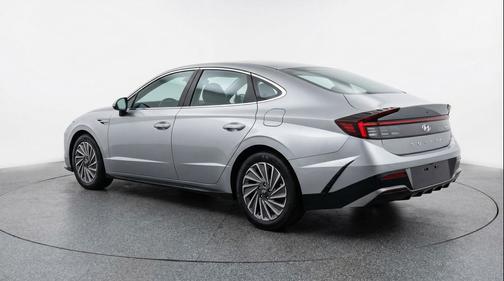 Aero Silver 2025 Hyundai SONATA Hybrid SE
