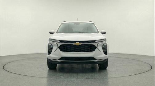 Summit White 2025 Chevrolet Trax LT