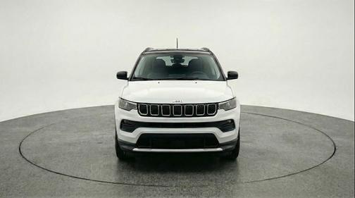 Bright White Clearcoat 2025 Jeep Compass Latitude