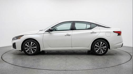 Glacier White 2025 Nissan Altima SV FWD