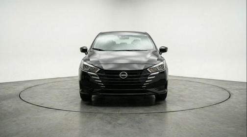 Super Black 2025 Nissan Versa 1.6 SV
