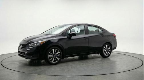 Super Black 2025 Nissan Versa 1.6 SV