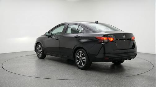 Super Black 2025 Nissan Versa 1.6 SV