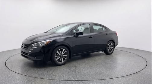 Super Black 2025 Nissan Versa 1.6 SV