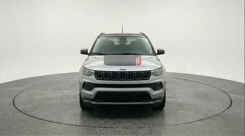 Silver Zynith Metallic Clearcoat 2025 Jeep Compass Trailhawk