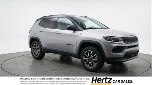 Silver Zynith Metallic Clearcoat 2025 Jeep Compass Trailhawk