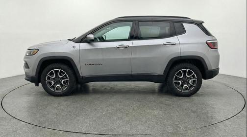 Silver Zynith Metallic Clearcoat 2025 Jeep Compass Trailhawk