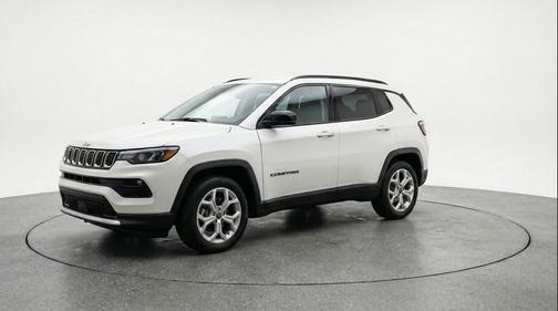 Bright White Clearcoat 2025 Jeep Compass Latitude