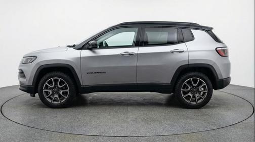 Silver Zynith Metallic Clearcoat 2025 Jeep Compass Trailhawk