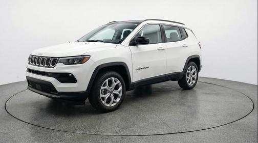 Bright White Clearcoat 2025 Jeep Compass Latitude