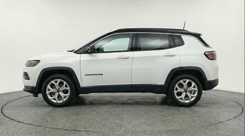 Bright White Clearcoat 2025 Jeep Compass Latitude