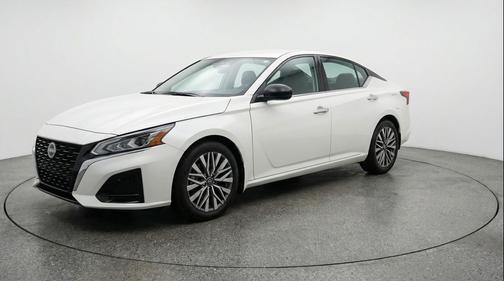 Glacier White 2025 Nissan Altima SV FWD