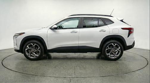 Summit White 2025 Chevrolet Trax LT