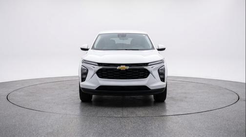 Summit White 2025 Chevrolet Trax LT