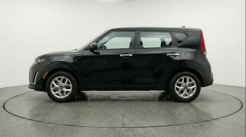 Fusion Black 2025 Kia Soul LX