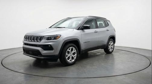Silver Zynith Metallic Clearcoat 2025 Jeep Compass Latitude