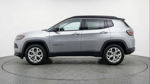 Silver Zynith Metallic Clearcoat 2025 Jeep Compass Latitude