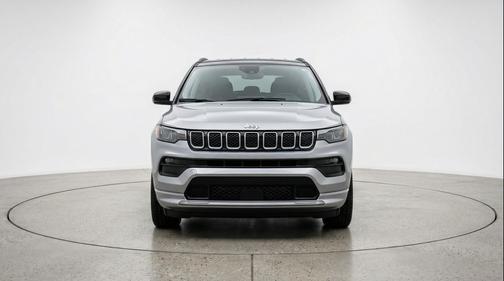 Silver Zynith Metallic Clearcoat 2025 Jeep Compass Latitude