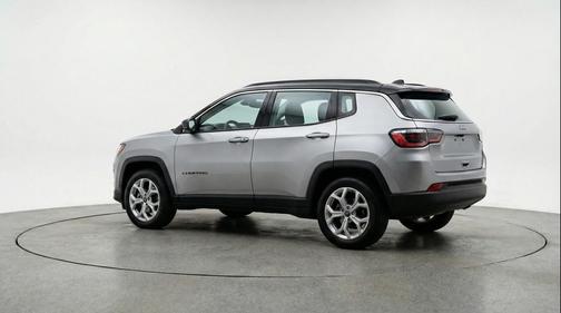 Silver Zynith Metallic Clearcoat 2025 Jeep Compass Latitude