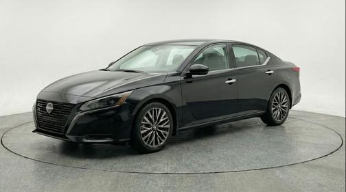 Super Black 2025 Nissan Altima SV FWD