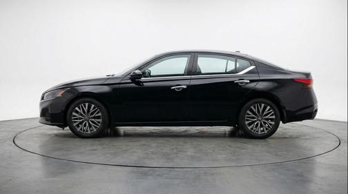 Super Black 2025 Nissan Altima SV FWD