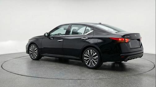 Super Black 2025 Nissan Altima SV FWD