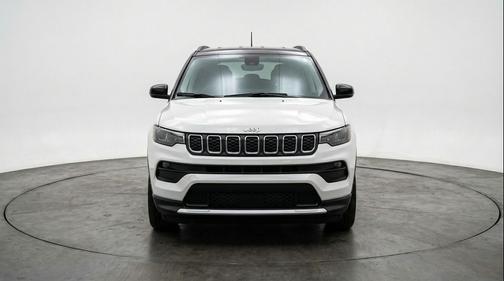 Bright White Clearcoat 2025 Jeep Compass Latitude