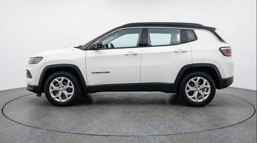 Bright White Clearcoat 2025 Jeep Compass Latitude