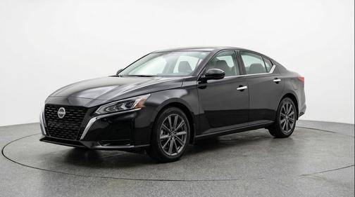 Super Black 2025 Nissan Altima SV FWD