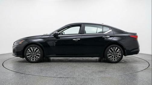 Super Black 2025 Nissan Altima SV FWD
