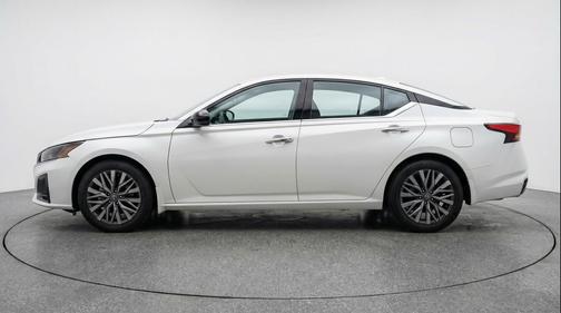 Glacier White 2025 Nissan Altima SV FWD