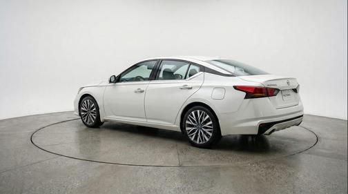 Glacier White 2025 Nissan Altima SV FWD