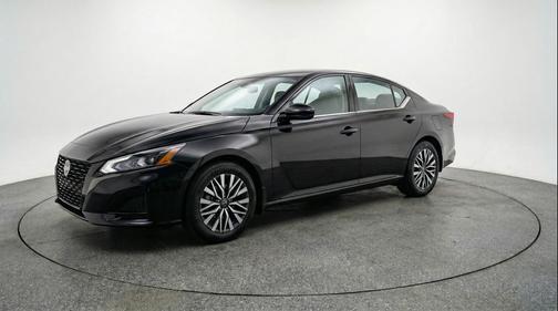 Super Black 2025 Nissan Altima SV FWD
