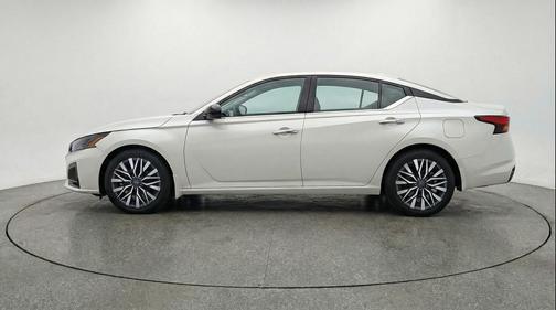 Glacier White 2025 Nissan Altima SV FWD