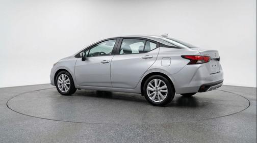 Brilliant Silver Metallic 2025 Nissan Versa 1.6 SV
