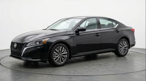 Super Black 2025 Nissan Altima SV FWD