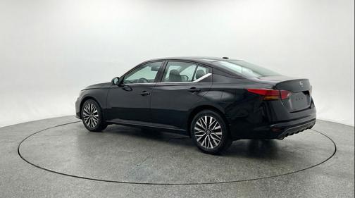Super Black 2025 Nissan Altima SV FWD
