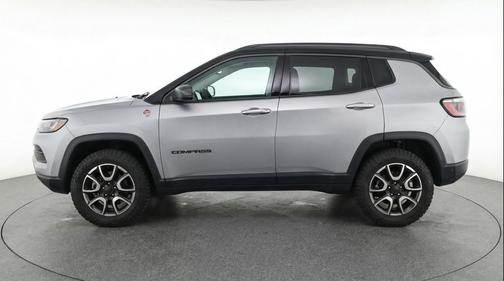 Silver Zynith Metallic Clearcoat 2025 Jeep Compass Trailhawk
