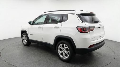 Bright White Clearcoat 2025 Jeep Compass Latitude