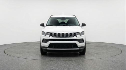 Bright White Clearcoat 2025 Jeep Compass Latitude