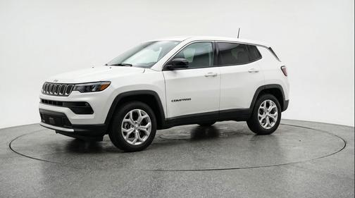Bright White Clearcoat 2025 Jeep Compass Latitude