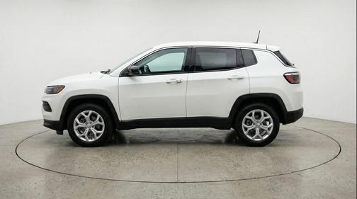 Bright White Clearcoat 2025 Jeep Compass Latitude