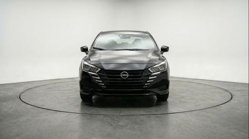 Super Black 2025 Nissan Versa 1.6 SV
